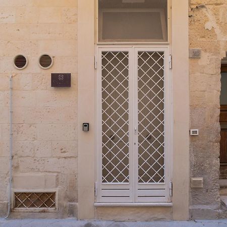 Essential Suite By Dimora Barocca Λέτσε Εξωτερικό φωτογραφία